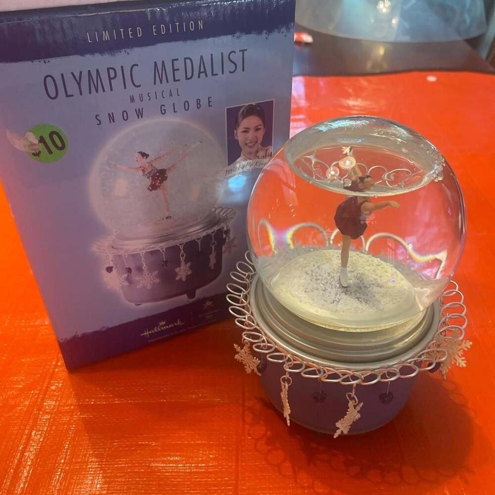 Hallmark Michelle Kwan Olympic Medalist Musical Snow Globe